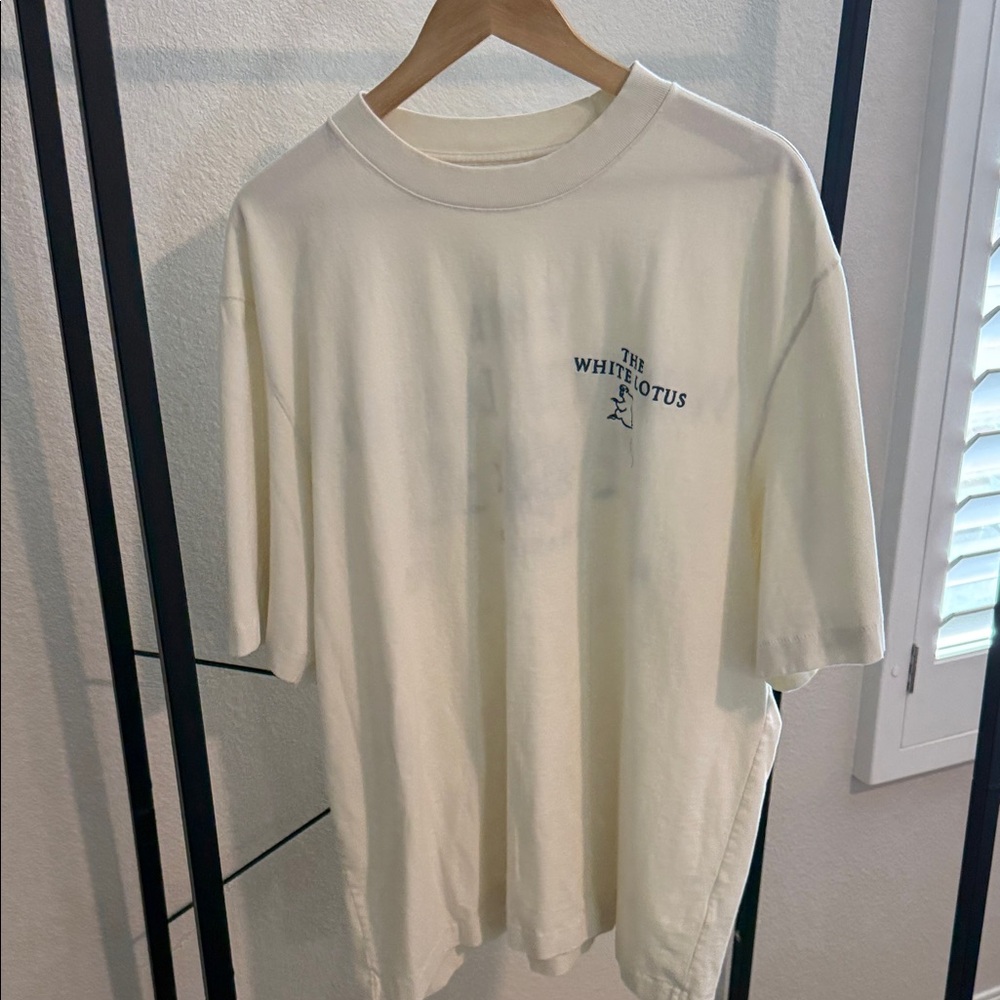 Abercrombie & Fitch Off-White Graphic Tee